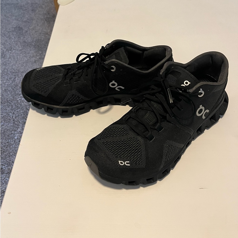 Women’s On Cloud 5 • size 8